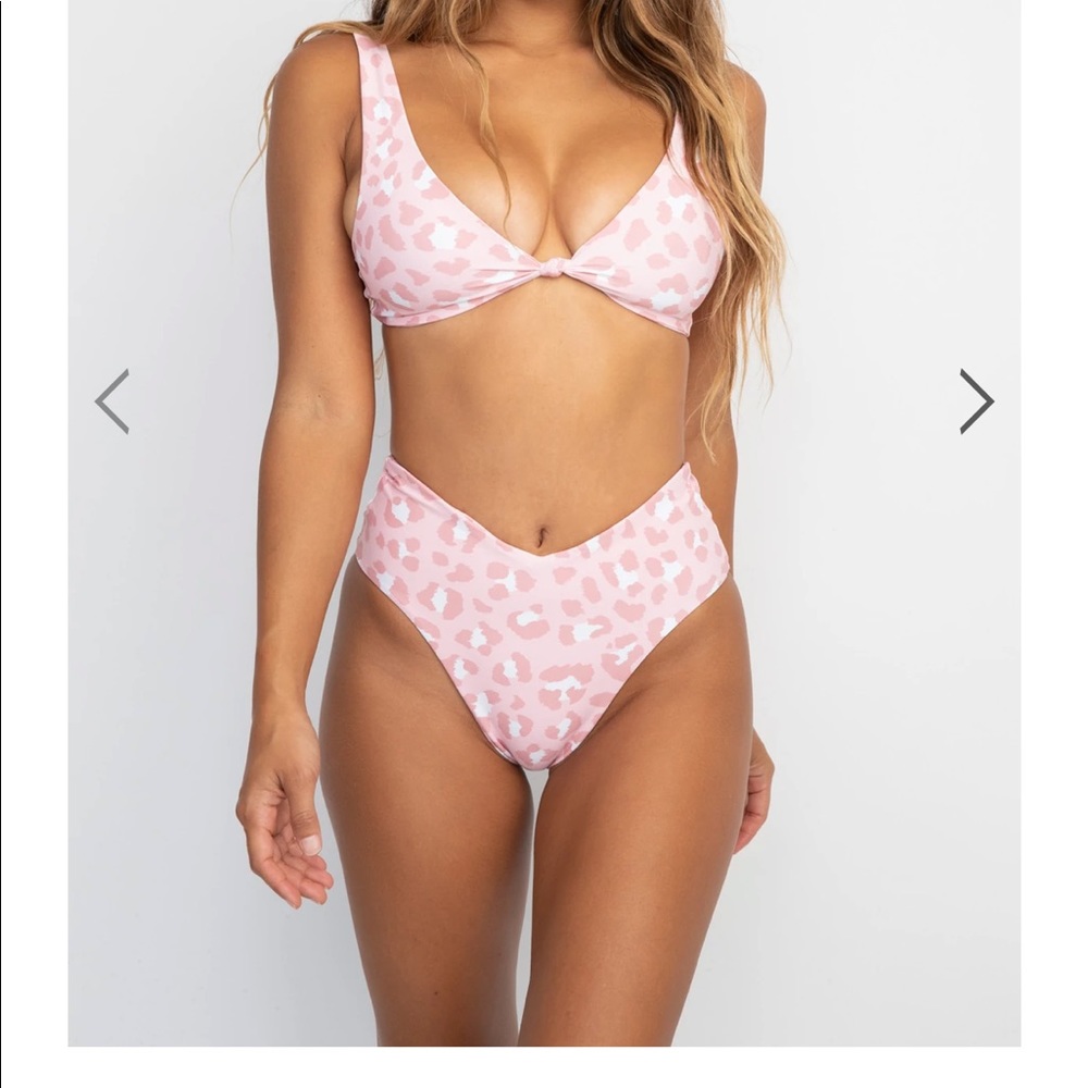 !!!ISO!!! In search of medium Melly bottoms in coco!